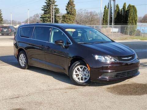 2017 Chrysler Pacifica for sale at Betten Baker Preowned Center in Twin Lake MI