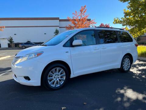 2017 Toyota Sienna for sale at Thunder Auto Sales in Sacramento CA