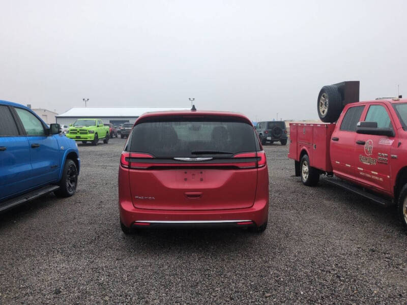 2025 Chrysler Pacifica Select