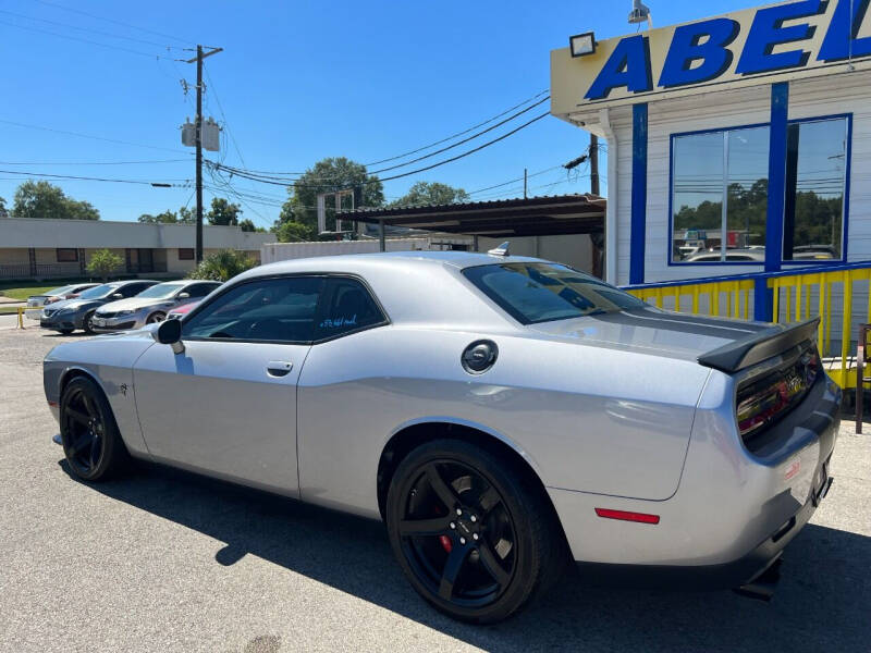 2017 Dodge Challenger null photo 10