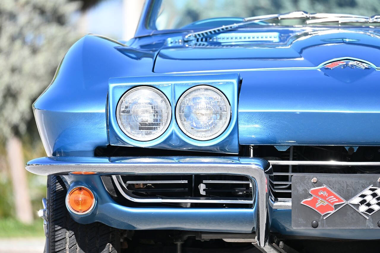 1965 Chevrolet Corvette Stingray 10
