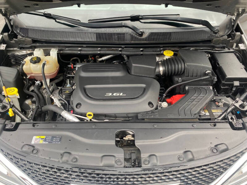 2017 Chrysler Pacifica Touring-L