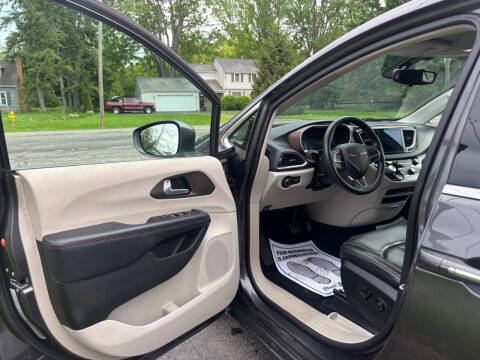 2017 Chrysler Pacifica Touring-L