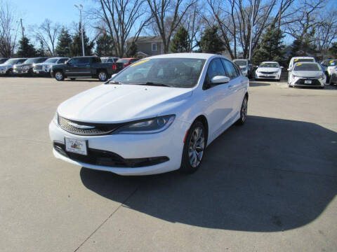 2015 Chrysler 200 for sale at Aztec Motors in Des Moines IA