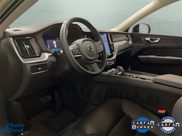 2025 Volvo XC60 B5 Core Dark Theme