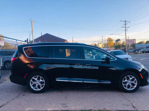 2017 Chrysler Pacifica Touring-L Plus