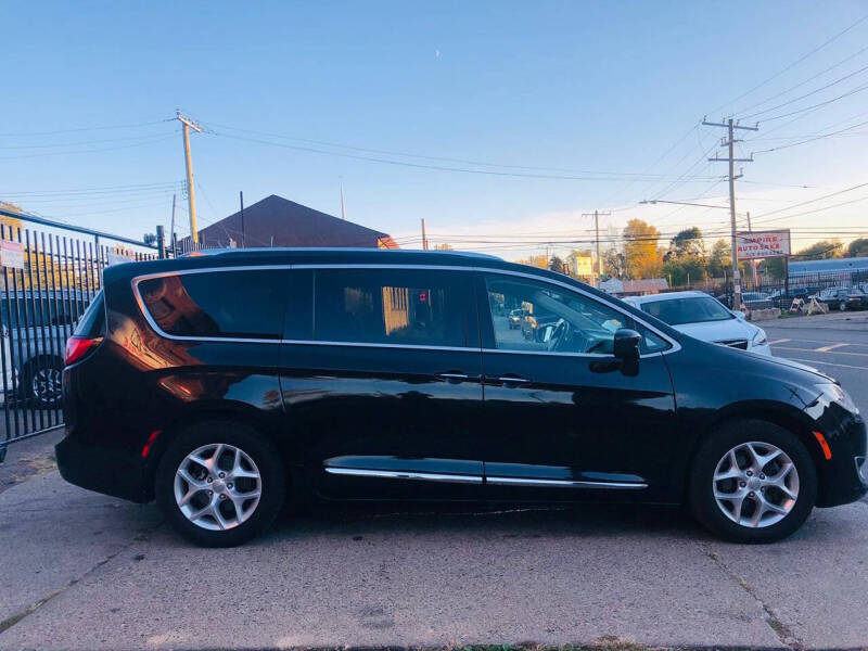 2017 Chrysler Pacifica Touring-L Plus