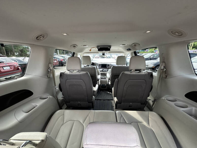 2017 Chrysler Pacifica Touring-L