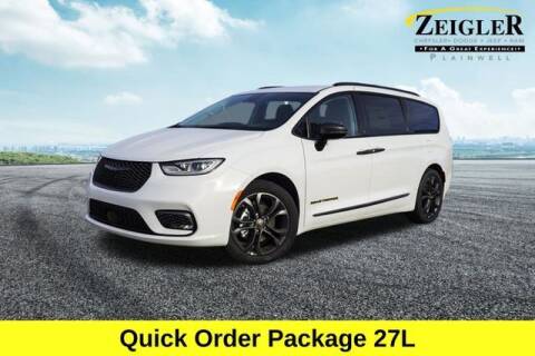 2024 Chrysler Pacifica for sale at Zeigler Ford of Plainwell- Jeff Bishop in Plainwell MI
