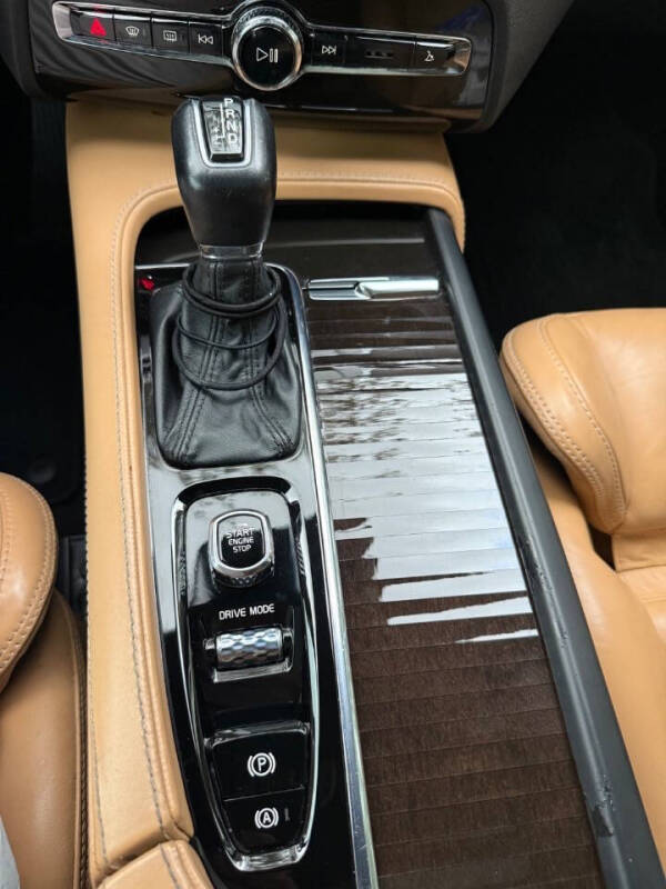 2018 Volvo XC90 T6 Momentum