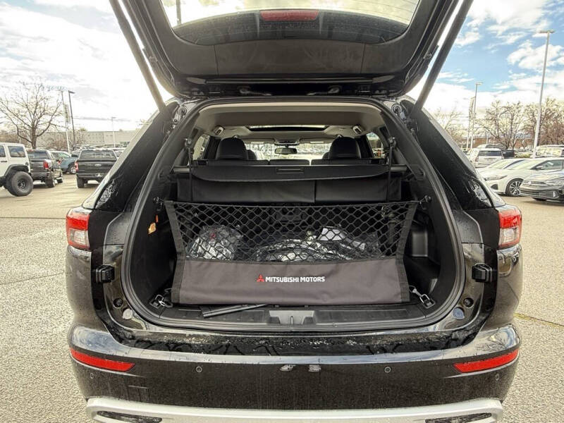 2025 Mitsubishi Outlander PHEV SE