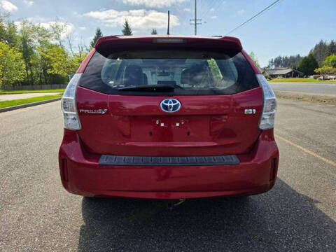 2012 Toyota Prius v Five