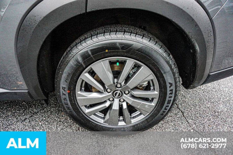 2025 Nissan Pathfinder SV