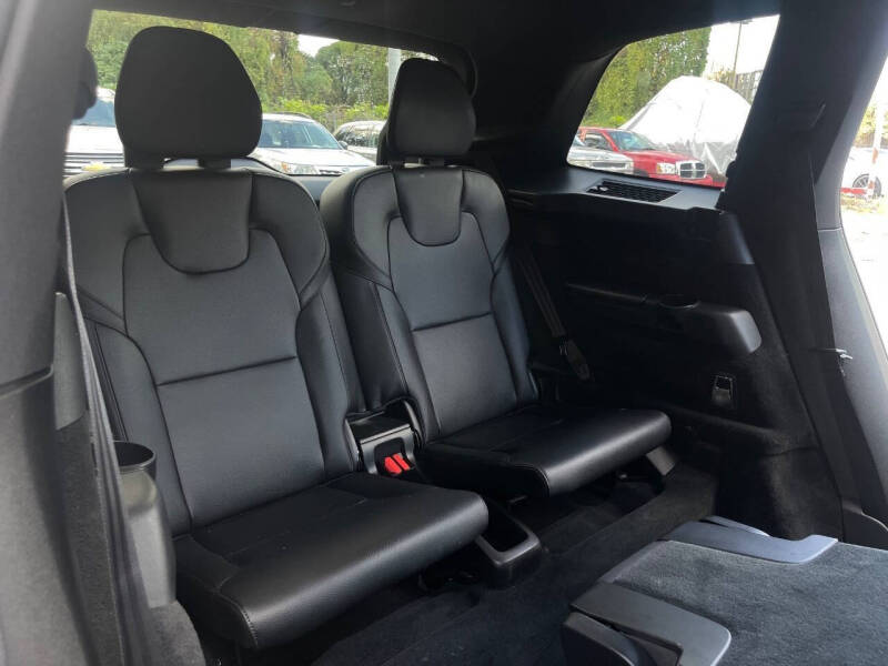 2016 Volvo XC90 T6 Momentum