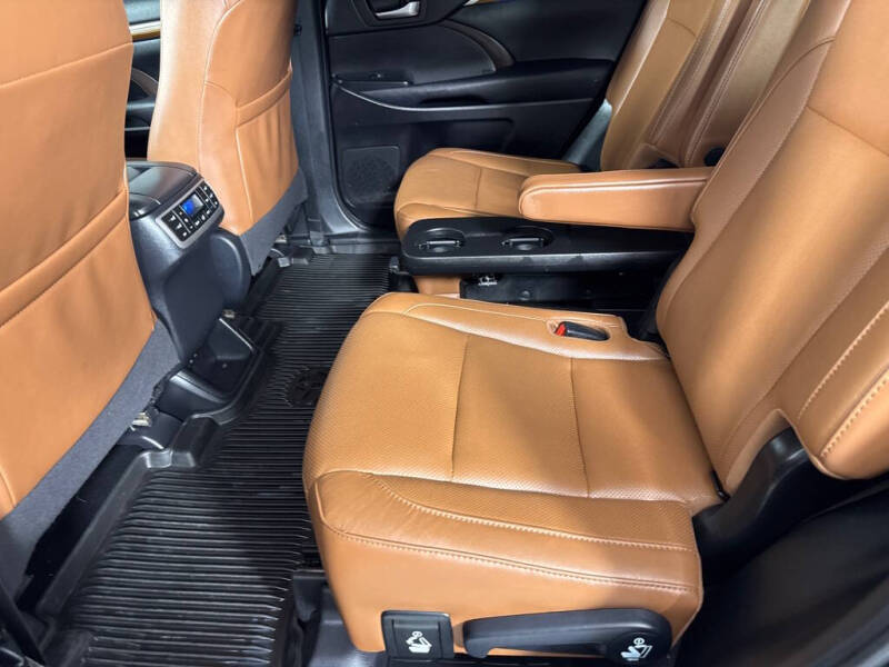 2019 Toyota Highlander Hybrid Limited Platinum