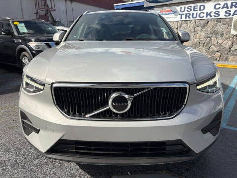 2023 Volvo XC40 B5 Core