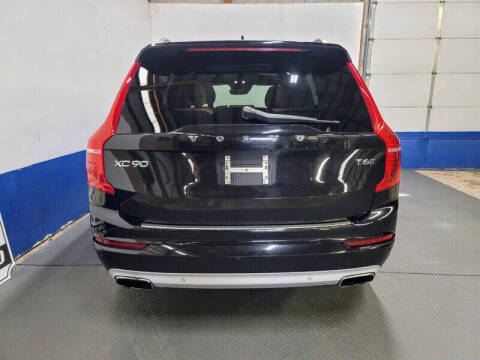 2016 Volvo XC90 T6 Momentum