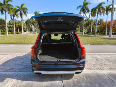 2017 Volvo XC90 T5 Momentum