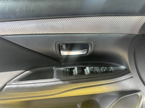 2017 Mitsubishi Outlander ES