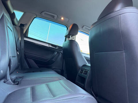 2014 Volkswagen Touareg V6 Sport