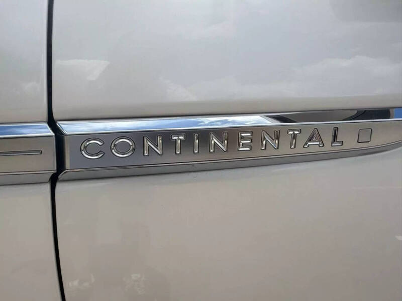 2018 Lincoln Continental Select