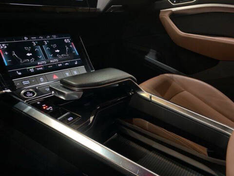 2022 Audi e-tron quattro Premium