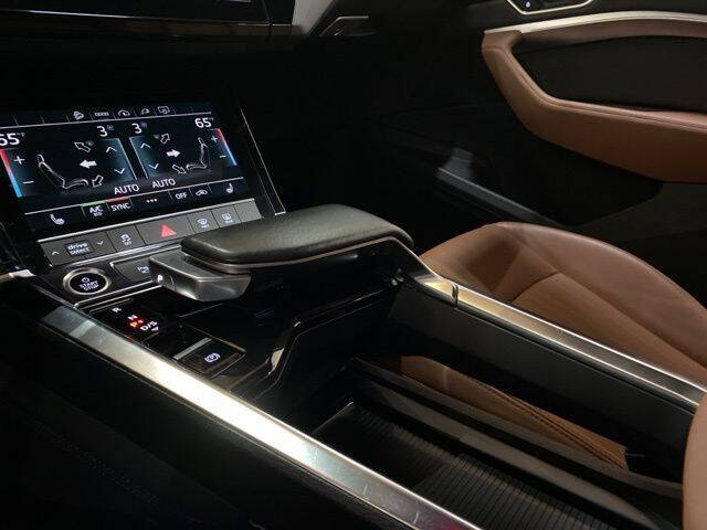 2022 Audi e-tron quattro Premium