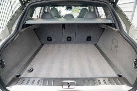 2021 Aston Martin DBX