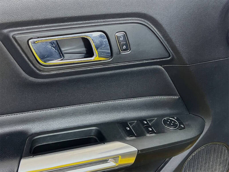 2016 Ford Mustang V6