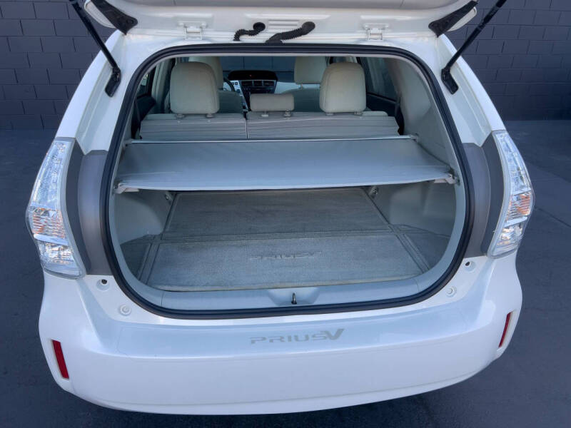 2014 Toyota Prius v Three