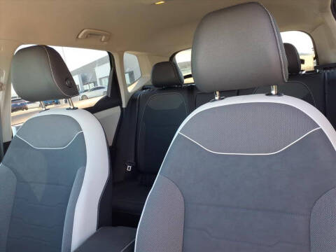 2025 Volkswagen Taos SE