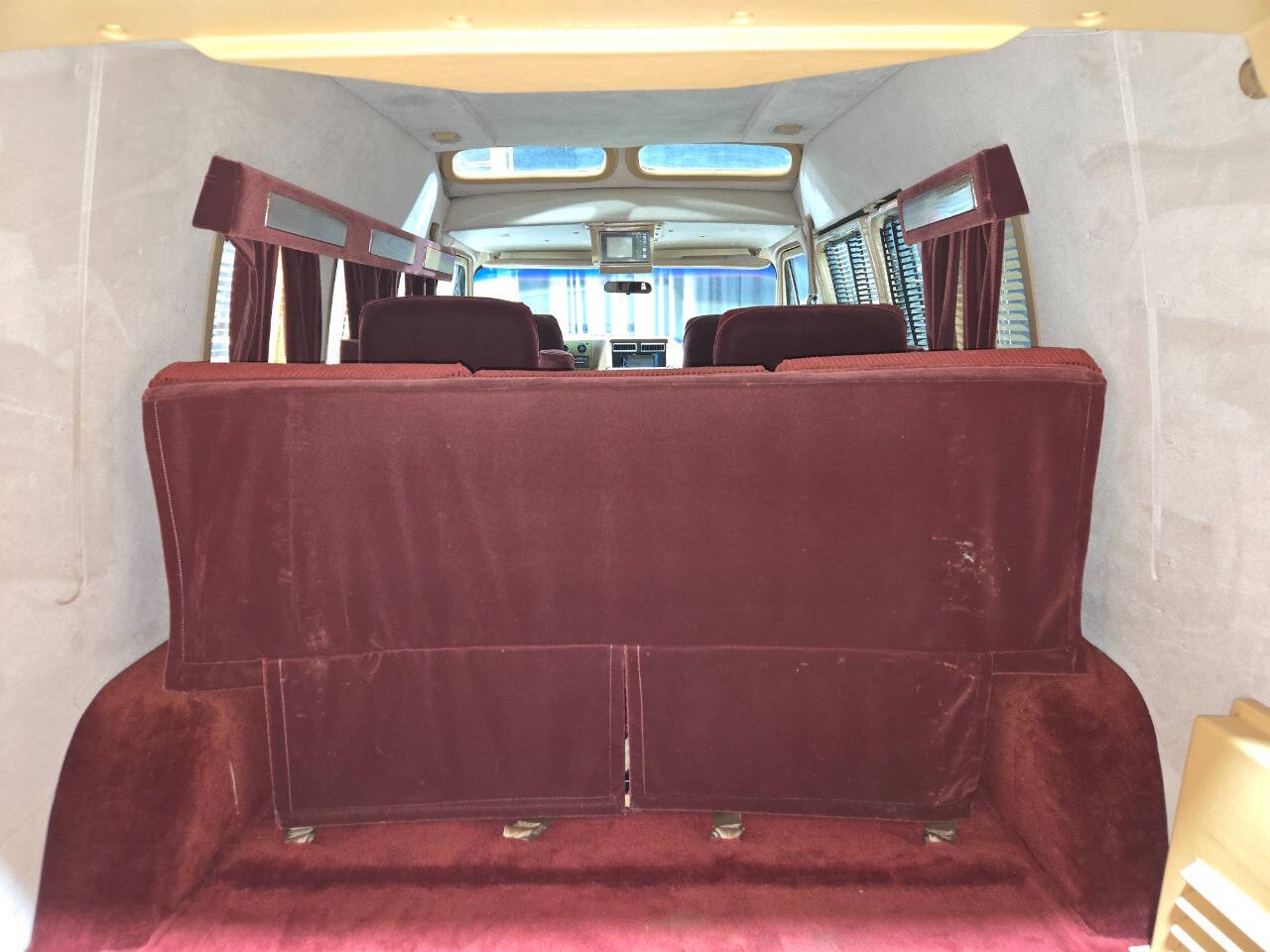 1988 Chevrolet Chevy Van 11