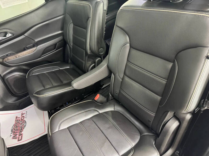 2022 GMC Acadia Denali