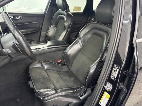 2018 Volvo XC60 T5 R-Design