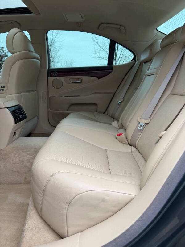 2007 Lexus LS 460