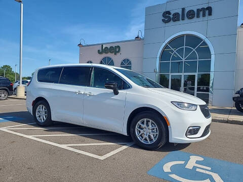 2025 Chrysler Pacifica Select