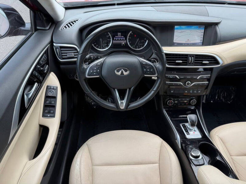 2017 Infiniti QX30 Premium