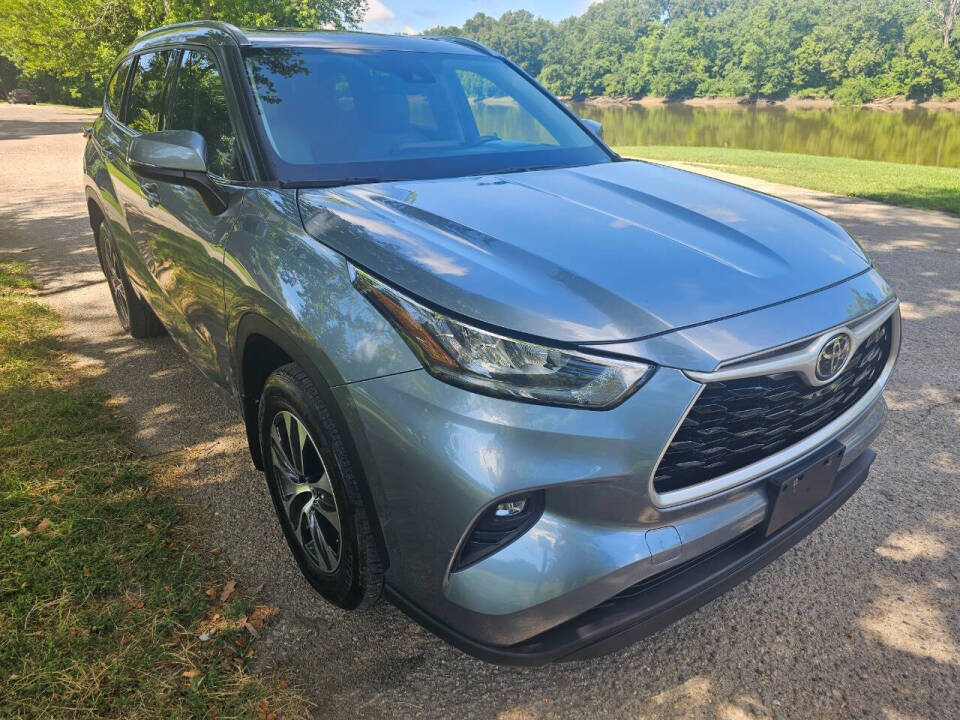 2020 Toyota Highlander XLE's photo