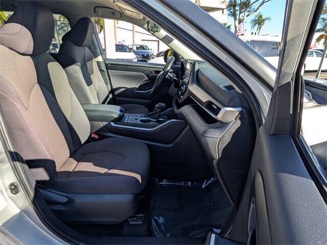 2022 Toyota Highlander LE