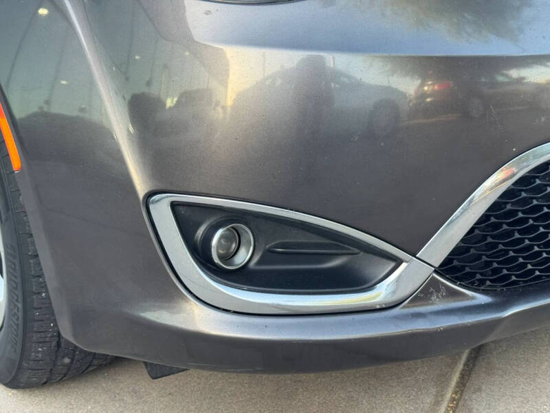 2017 Chrysler Pacifica Touring-L Plus