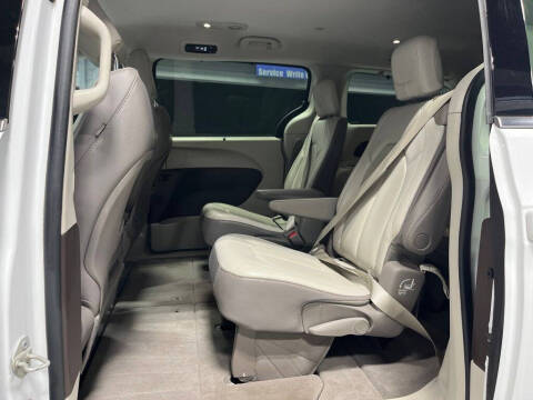 2017 Chrysler Pacifica Touring-L