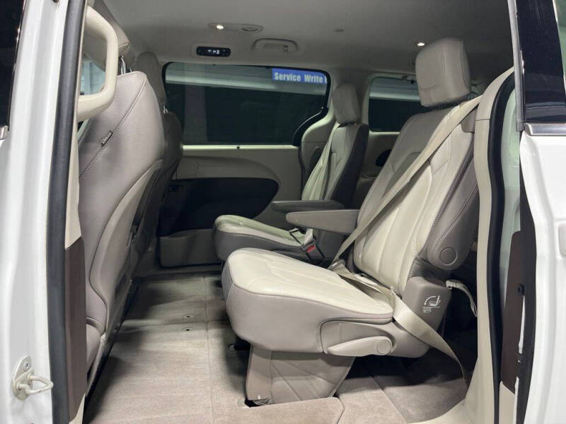 2017 Chrysler Pacifica Touring-L