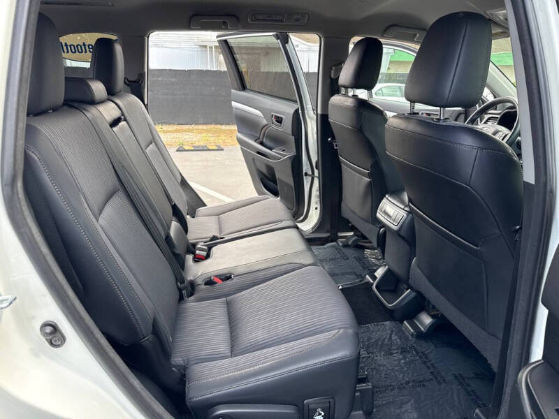 2016 Toyota Highlander LE
