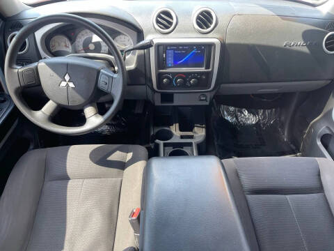 2009 Mitsubishi Raider LS