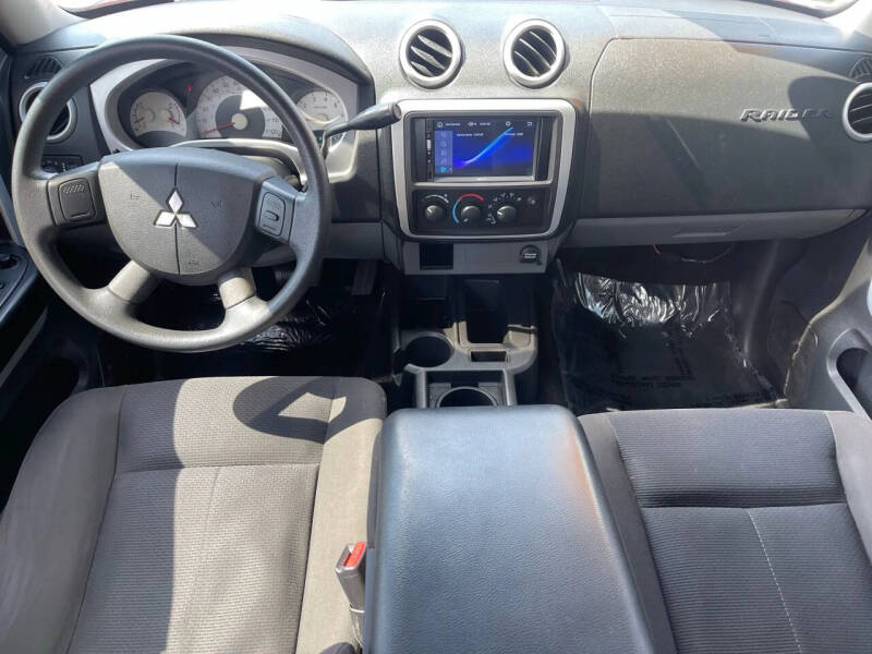 2009 Mitsubishi Raider LS