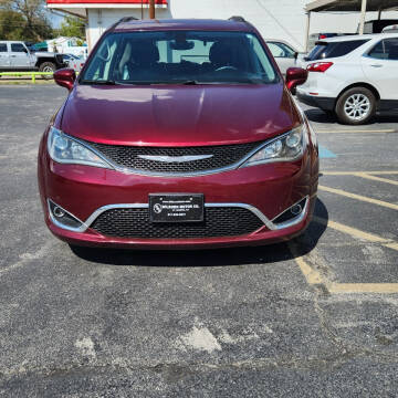 2017 Chrysler Pacifica Touring-L