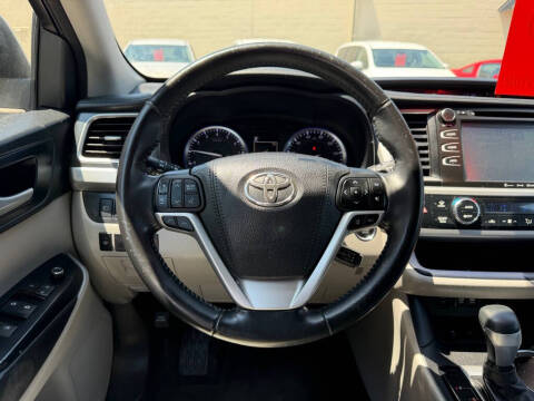 2017 Toyota Highlander SE