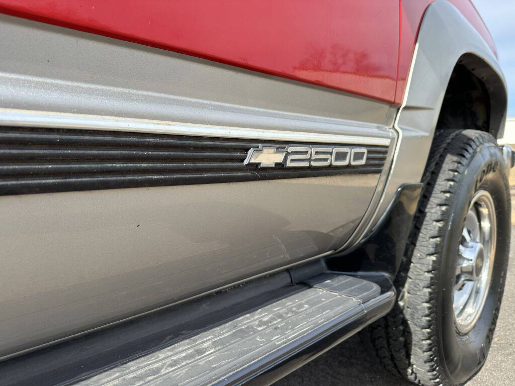 1998 Chevrolet Suburban 21