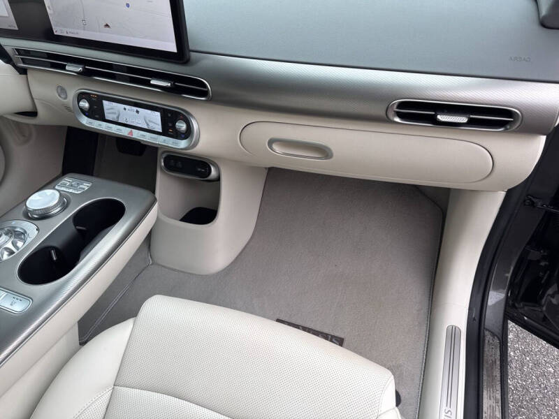 2024 Genesis GV60 Standard