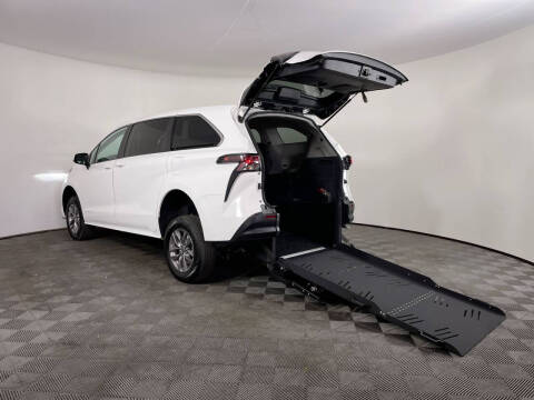 2023 Toyota Sienna LE 8-Passenger